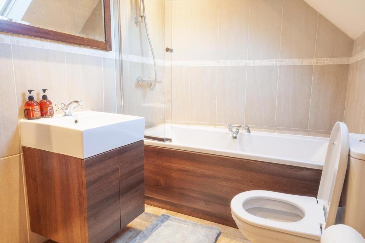 Lee House Farm Holiday Cottage With Possible Use Of Hot Tub Ninety Pounds A Session Waterfall Exteriér fotografie